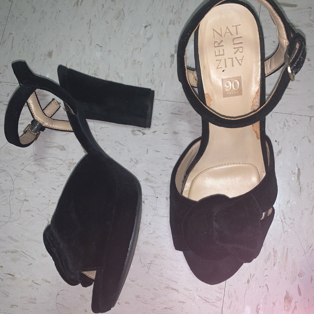 Naturalizer black sandals